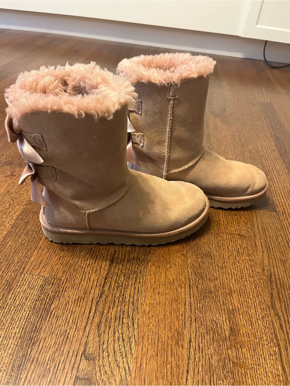 Woman’s Ugg Cozy Bow-Back Winter Boots in Blush Pink